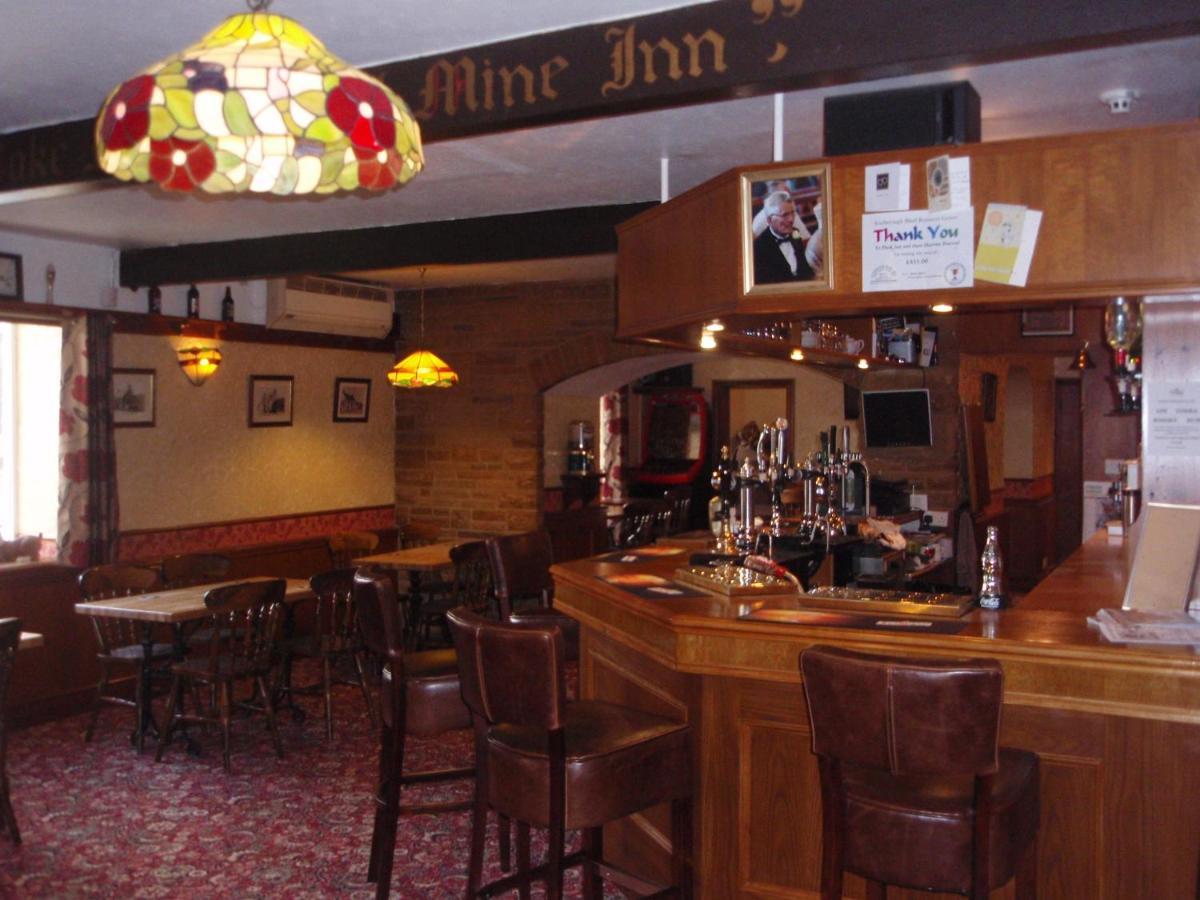 The Flask Inn Robin Hood's Bay Exterior photo
